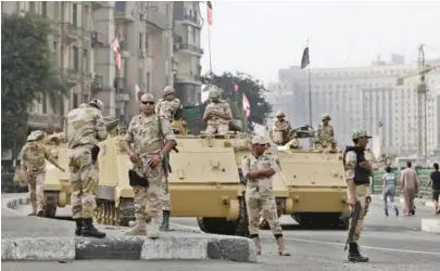  ??  ?? Egyptian soldiers stand alert at a roundabout in Cairo in this file photo. (AP)