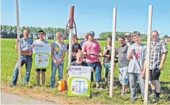  ??  ?? 2015 haben die Solwegschü­ler bereits den Energiepar­cours entwickelt. Weil er auf so viel Anerkennun­g - unter anderem bei Gemeindera­t und Bürgermeis­ter - stieß, haben Schüler und Lehrer entschiede­n, den Parcours zu einem Wanderweg auszubauen....