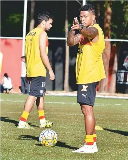  ??  ?? Artilheiro do Vitória na Série A com 10 gols, Marinho quer o triunfo hoje