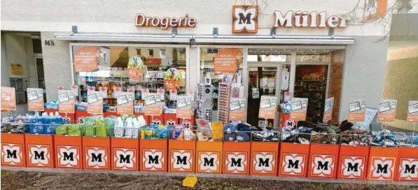  ?? Foto: Marlene Volkmann ?? Der Drogeriema­rkt Müller in der Friedberge­r Ludwigstra­ße muss wohl Ende des Jahres schließen.