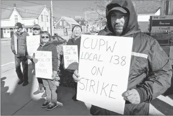  ?? CARLA ALLEN ?? Rotating postal strikes were held throughout the country, including in Yarmouth during the labour dispute between Canada Post and the Canadian Union of Postal Workers.