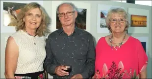  ??  ?? Billy Roche with chairperso­n Jan Cullen and Barbara Byrne (committee).