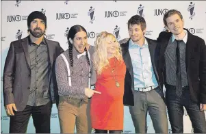  ?? CP PHOTO ?? Walk Off The Earth members including Sarah Blackwood, centre, pose on the green carpet before the 2013 Juno Gala, Dinner and Awards in Regina on April 20, 2013. “I’ve never gone on a flight and just gone, ‘Wow, that was so easy to do with my family,’”...