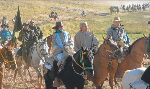  ?? FOTOS: HERNAN NERSESIAN ?? EXPEDICION. La ministra de Seguridad participó del cruce de los Andres. En la foto junto a Rogelio Frigerio y el gobernador Sergio Uñac.