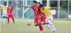  ??  ?? TIGHT MARKING ... Sabah’s Mohd Aidil Safee (left) vies for the ball with Selangor’s Saiful Iskandar in their Youth Cup Group B tie at the Penampang Stadium yesterday. - Photo courtesy of Jaiman Taip.