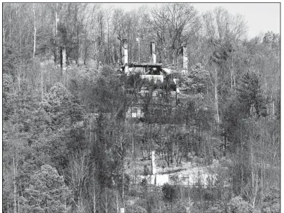  ?? AP/MICHAEL PATRICK ?? The remains of a burned-out home sit on a hillside Friday in Gatlinburg, Tenn.