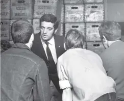  ??  ?? 0 Frankie Vaughan talks with Easterhous­e gang leaders in 1968