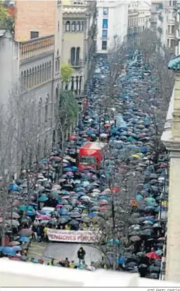  ?? JOSÉ ÁNGEL GARCÍA ?? Manifestac­ión en Sevilla por las pensiones en marzo del año pasado.