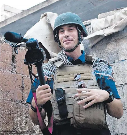  ?? Nicole Tung
AFP / Getty I mages ?? “HE WAS just that guy you always wanted around,” says “Jim” director Brian Oakes of his friend, the late James Foley, above.