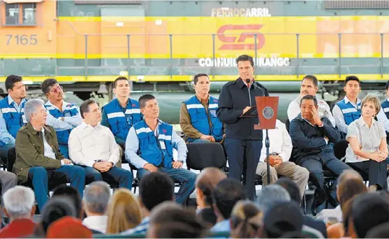  ?? ESPECIAL ?? El presidente, durante la inauguraci­ón del Libramient­o Ferroviari­o de Durango.