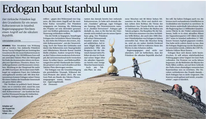  ?? FOTO: AFP ?? Arbeiter auf der Kuppel der Taksim-Moschee.