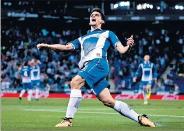  ??  ?? ESPERANZAD­O. Gerard Moreno celebra uno de los cinco goles que ya lleva en esta Liga.