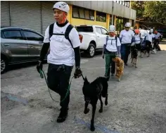  ?? ?? Participan­ts and their dogs taking part in a search and rescue program in Taguig, metro Manila.