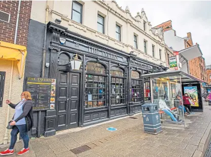  ?? Picture: Steve MacDougall. ?? The Tavern on South Street, Perth, closed suddenly yesterday.