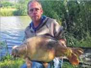  ??  ?? Left, Lee Boxall with his 21lb 14oz mirror carp caught at Eureka Lake. Right, Paul Gunner with his ballan wrasse caught at Samphire Hoe