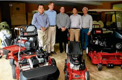  ??  ?? Winning team. Turf Company and Toro officials (from left) Mario Lopez, The Turf Company president and COO; Cameron Russell, The Toro Company business manager-Asia; Andrew Price, The Toro Company Southeast Asia and New Zealand sales manager; Ernie Mozo,...