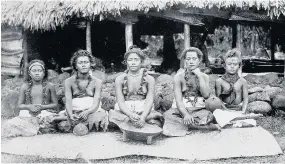  ??  ?? TRADITIONA­L Samoan women went bare chested until missionari­es intervened