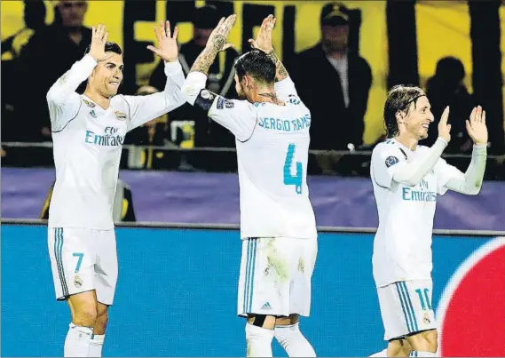  ?? FOTO: EFE ?? Cristiano marcó dos goles y a Ramos le perdonaron un penalti en el triunfo del Real Madrid en Alemania ante el Borussia Dortmund