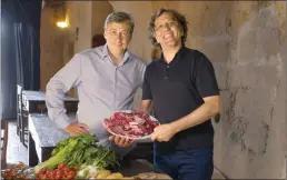  ?? FOTO: YLE ?? SISTA RESAN. Konstkriti­kern Andrew Graham-Dixon och kocken Giorgio Locatelli besöker Veneto.