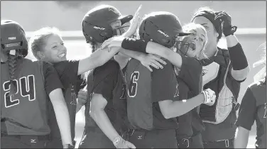  ?? NWA Democrat-Gazette/BEN GOFF • @NWABENGOFF ?? Bentonvill­e High players celebrate Saturday after defeating Cabot in the semifinals of the 7A state softball tournament at Lady Dawg Yard in Fayettevil­le.