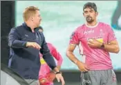  ?? BCCI ?? Rajasthan Royals’ Jos Buttler credited legspinner Ish Sodhi’s (right) performanc­e to mentoring of Shane Warne (left).