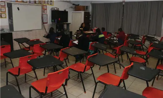  ?? YAZMÍN SÁNCHEZ ?? Los salones estuvieron casi vacíos en las primarias de Tampico .