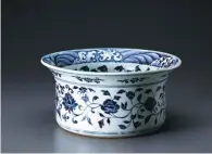  ??  ?? A Ming Dynasty qinghua porcelain brush washer is among the highlights of the upcoming Christie’s auction.
