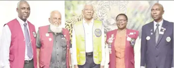  ??  ?? From left are Matthew Langevine, SMV Nasser, President David Granger, Maxine Cummings and District Governor of the Lions Club, Sean Noel. (Ministry of the Presidency photo)