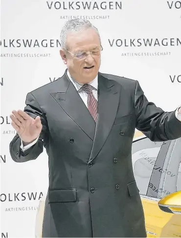  ??  ?? «Volkswagen a besoin d’un nouveau départ», a dit le PDG démissionn­aire Martin Winterkorn.