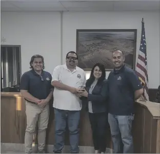  ?? PHOTO BRYAN HELLIOS ?? Members of Calipatria City Council receive recognitio­n from the Southern California Associatio­n of Government­s for Disadvanta­ged Communitie­s Active transporta­tion Planning Initiative. Pictured, from left, are City Manager Rom Medina, Councilman Hector Cervantes, Councilwom­an Sylvia Chavez and Mayor Javier Amezcua.