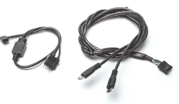  ??  ?? Korte adapterkab­els (links) zorgen ervoor dat je de RGB-ledstrips op moederbord­headers kunt aansluiten. De rechter past op een 9-pins USB 2.0-header en is bedoeld voor RGB-ledcontrol­lers.