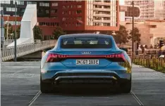  ?? ?? Man sieht es ihm nicht an, aber der Audi bringt 2,3 Tonnen auf die Waage.