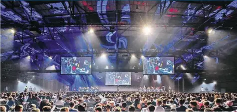  ?? RIOT GAMES ?? Solche Szenen gibt es diesen Herbst auch in der Schweiz: «League of Legends»-fans am Premier-turnier in Berlin.