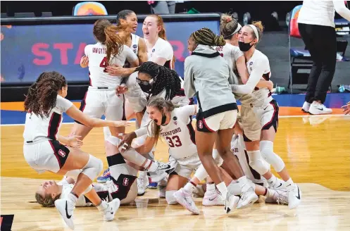  ?? ERIC GAY/ASSOCIATED PRESS ?? Stanford players celebrate at the end of the championsh­ip game against Arizona in the women’s Final Four on Sunday at the Alamodome in San Antonio. Stanford won 54-53, earning the program’s first national NCAA title in 29 years.