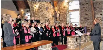  ??  ?? Armel Le Dorze, professeur de chant et chef de choeur dirigeant les chorales Sée-Phonie de Sourdeval, l’Atelier Vocal de Mortain et la chorale de Mortain-Bocage. Soit environ trente choristes.