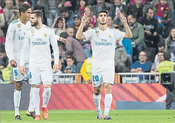  ?? FOTO: EFE ?? Asensio, ayer titular en detrimento de Benzema, celebra su gol ante el Eibar en el primer tiempo El balear no marcaba desde su doblete al Valencia en LaLiga del pasado 27 de mayo