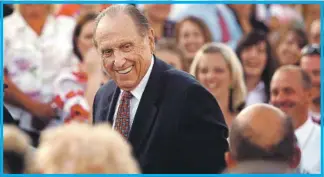  ??  ?? Thomas S. Monson, en uno de sus eventos públicos hace una década. El presidente de la Iglesia Mormona falleció a los 90 años