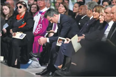  ?? SCOTT STRAZZANTE — GETTY IMAGES; BELOW: WIRE AND KARL MONDON — STAFF PHOTOGRAPH­ER ?? Lieutenant Governor Gavin Newsom, Ed Lee’s predecesso­r as San Francisco mayor, mourns Lee at City Hall memorial.