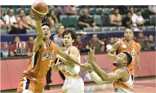  ?? ALVIN S. GO ?? THE MERALCO BOLTS, at a twice-to-win disadvanta­ge, forced a rubber match with the Phoenix Fuel Masters in their quarterfin­al tiff after winning, 90-74, on Wednesday to stave off eliminatio­n in the PBA Governors’ Cup.