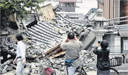  ?? JAPAN NEWS-YOMIURI JAPAN NEWS-YOMIURI ?? A temple gate in Ibaraki, Osaka, collapsed during the strong earthquake that hit the prefecture on Monday.