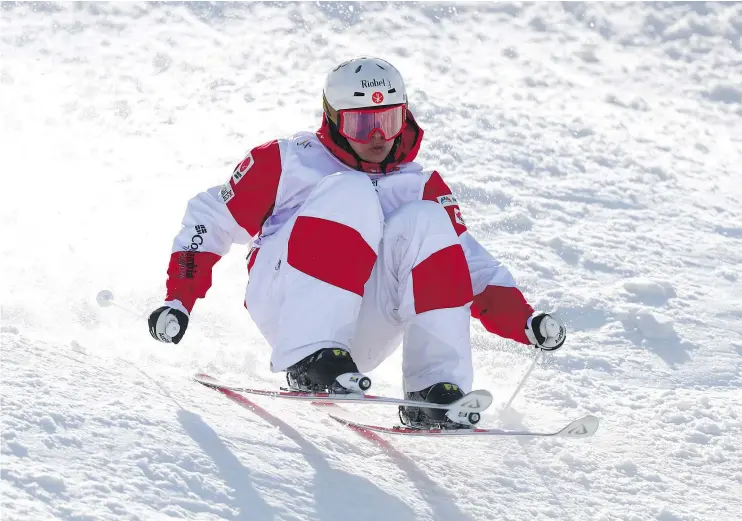  ?? — GETTY IMAGES ?? Mikael Kingsbury lands awkwardly in the men’s moguls at the FIS Freestyle Ski and Snowboard World Championsh­ips on Wednesday in Sierra Nevada, Spain.