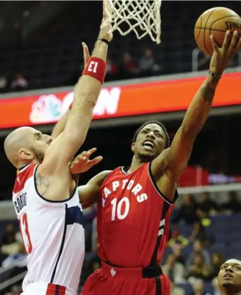  ?? BRAD MILLS/USA TODAY SPORTS ?? DeMar DeRozan, right, scored 34 points against the Wizards but no other Raptor reached double digits Friday.