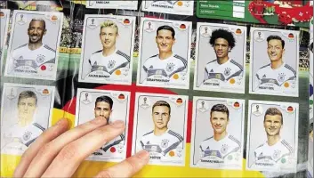  ?? DPA-BILD: LENA KLIMKEIT ?? Seite der deutschen Nationalma­nnschaft im Panini-Stickeralb­um zur WM