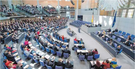  ?? FOTO: MAURIZIO GAMBARINI/DPA ?? Möglicherw­eise sitzen im nächsten Deutschen Bundestag drei bis vier Politiker aus dem Kreis Ravensburg.