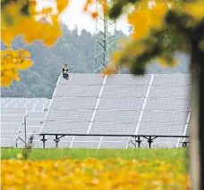  ??  ?? Zlaté časy Solární elektrárny se nejrychlej­i připojoval­y do sítě na konci let 2009 a 2010, kdy končila jejich masivní podpora. Ilustrační foto: MAFRA