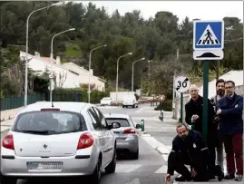  ?? (Photo Patrick Blanchard) ?? Du côté des services de la mairie de La Garde, on estime que ces ralentisse­urs ont permis de réduire la mortalité. Mais Thierry Modolo invite les victimes de ces ouvrages à témoigner auprès de son associatio­n, Pour une mobilité sereine et durable.