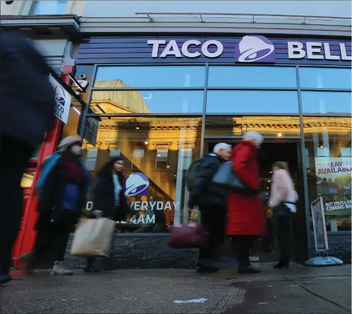  ?? PHOTOGRAPH: COLIN MEARNS ?? Taco Bell’s first Scottish outlet sits amid the hustle and bustle of Sauchiehal­l Street in Glasgow