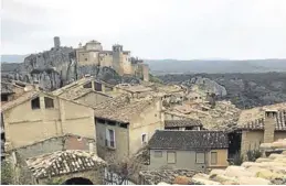  ?? EL PERIÓDICO ?? Los vecinos confinados de Alquézar al menos tienen paisaje.