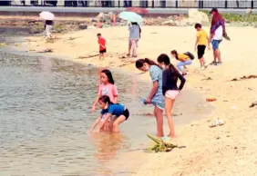  ?? PHOTOGRAPH BY BOB DUNGO JR. FOR THE DAILY TRIBUNE ?? CHILDREN enjoy playing along the shores of Dolomite Beach in Manila.