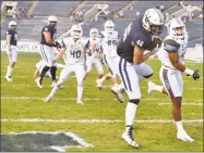  ?? Peter Hvizdak / Hearst Connecticu­t Media ?? Yale tight end Jaeden Graham scores his team’s first touchdown as Columbia linebacker Justin Woodley defends on Saturday at Yale Bowl.